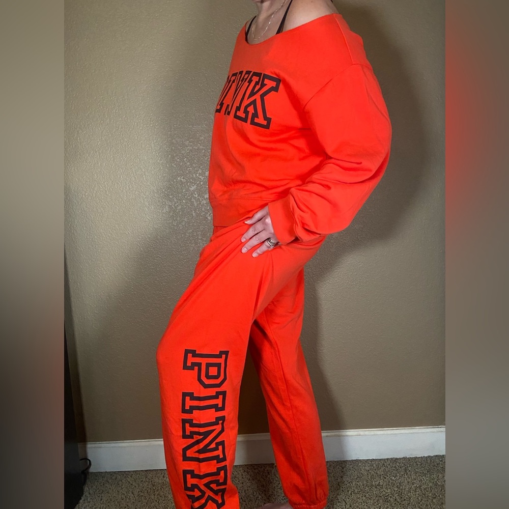 NWOT FLEECE CROPPED SWEATSHIRT PAIRED W/FLEECE EVERYDAY CLASSIC JOGGER SWEATPANT